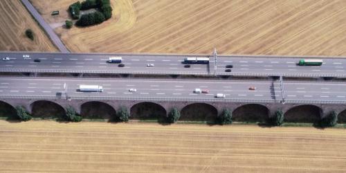 Saalebrücke mit Autobahn A4 von oben aufgenommen